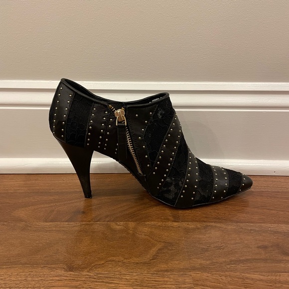 Alice + Olivia Calissa Studded Heel Lace Ankle Booties Pointed Toe Women’s sz 8 - Picture 4 of 14